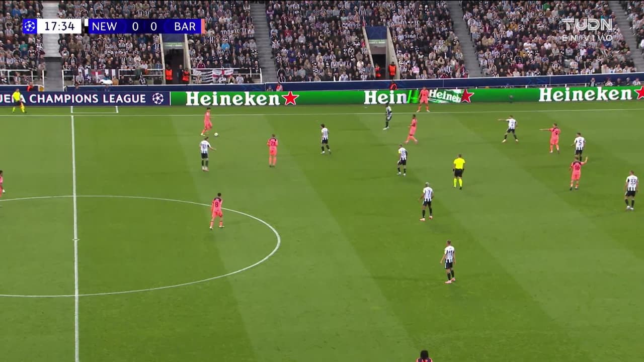 ¡TIRO ATAJADO! disparo por Robert Lewandowski.