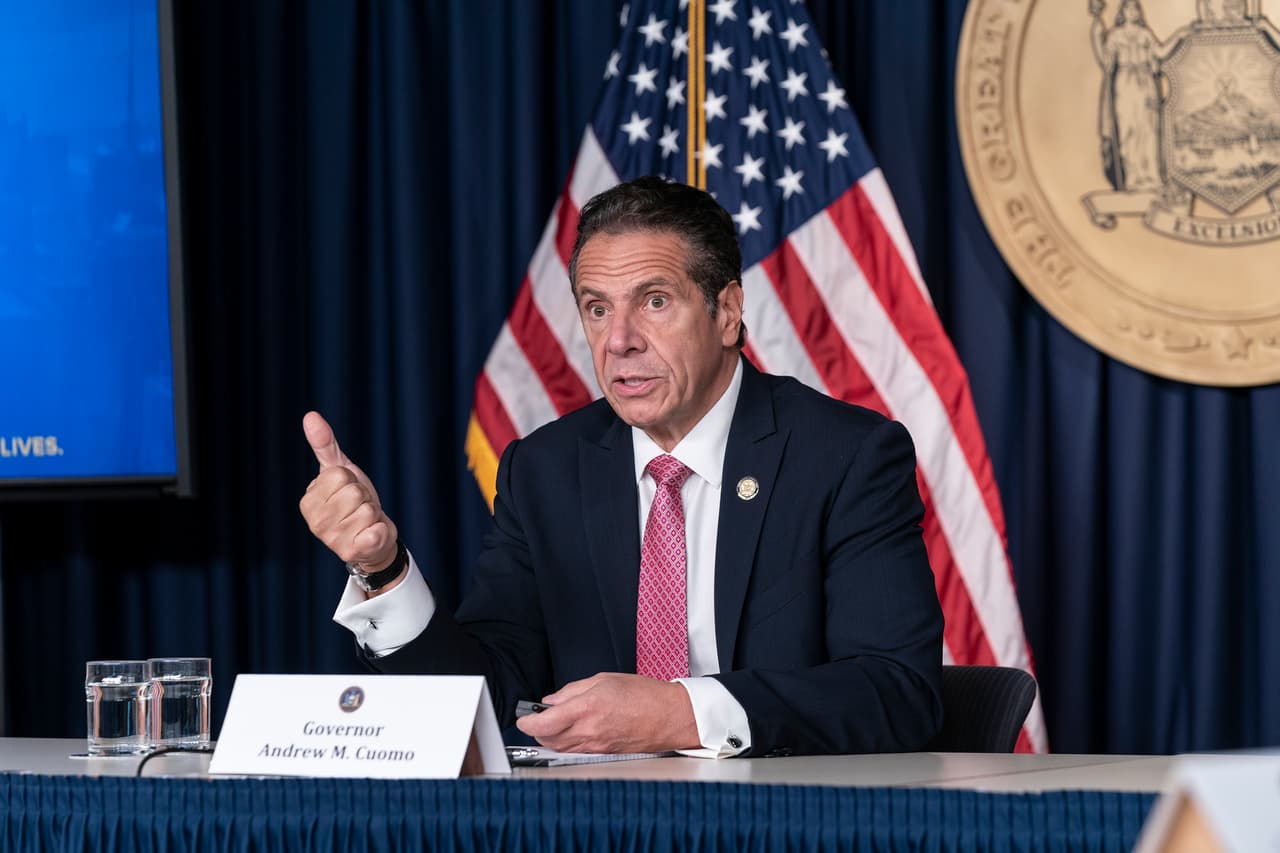 Nueva York verá un "pico tremendo" en casos de coronavirus después de Acción de Gracias, predice Cuomo