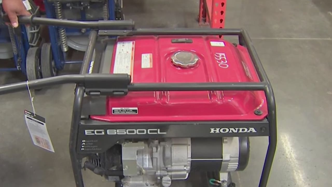 “Ya se están preparando, ahorita ya no tenemos generadores”: Negocios ante la posible llegada de la depresión tropical #14 