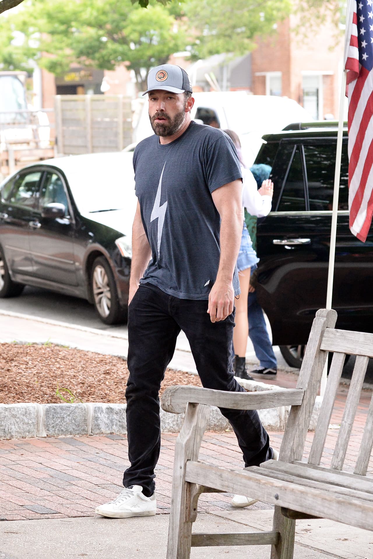 Affleck, de 48 años, también
<b> <a href="https://www.univision.com/famosos/ben-affleck-y-jennifer-garner-unidos-por-sus-hijos-fotos#3343fdfe0000" target="_blank">es padre de tres</a></b>: Violet (15 años), Samuel (9) y Seraphina (12).
<br>