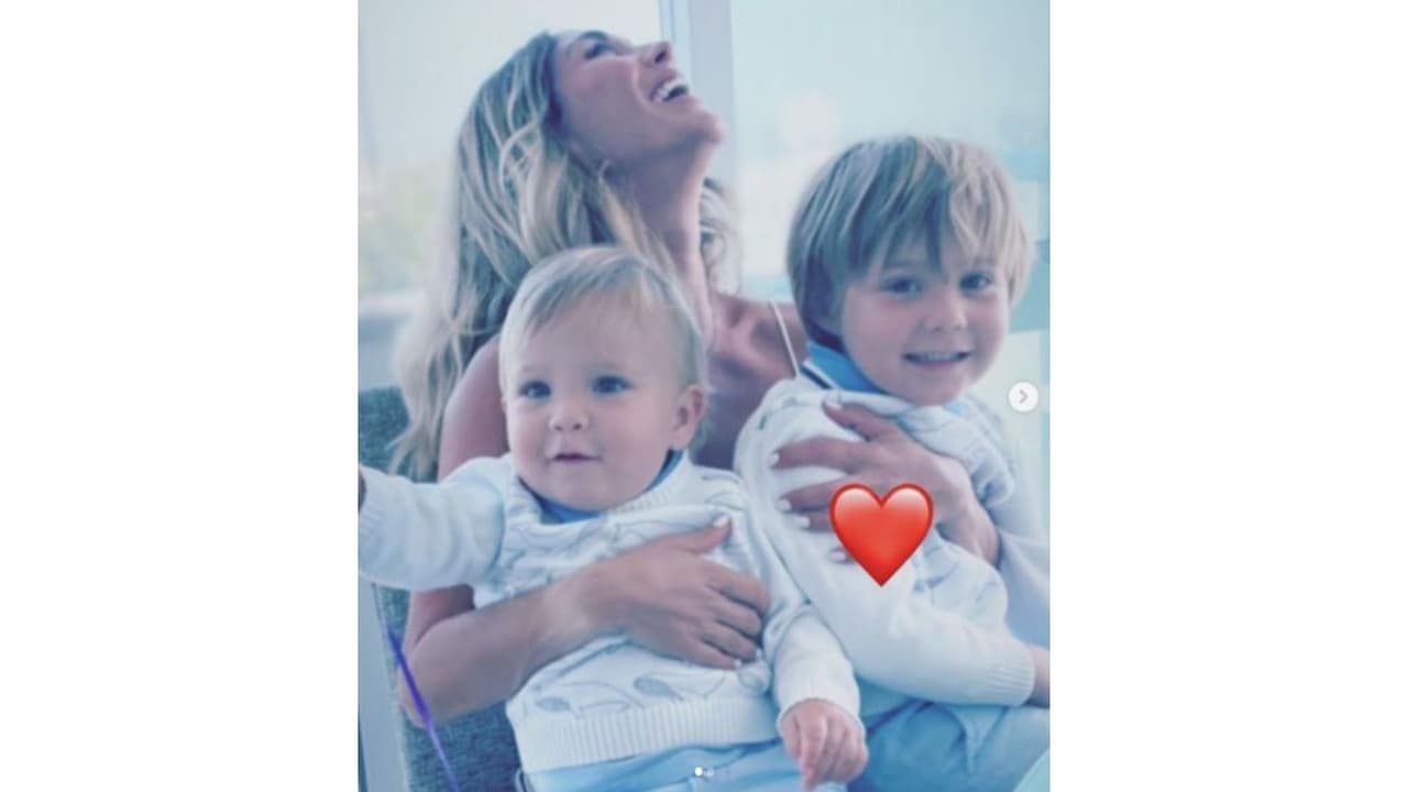 Anahí junto a sus hijos