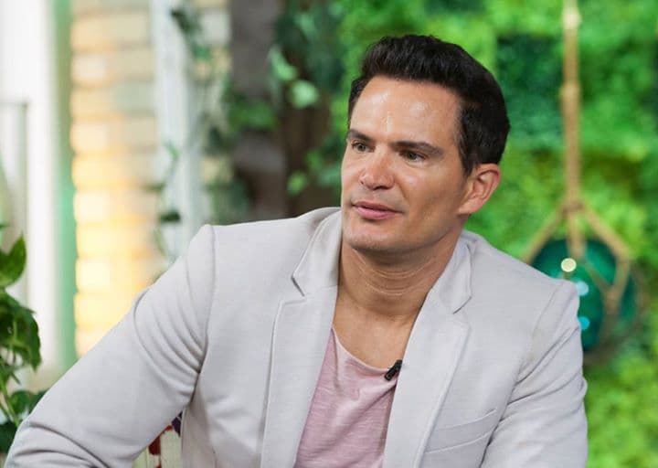 El cubano se mostró muy contento de estar conduciendo el programa junto con los demás.