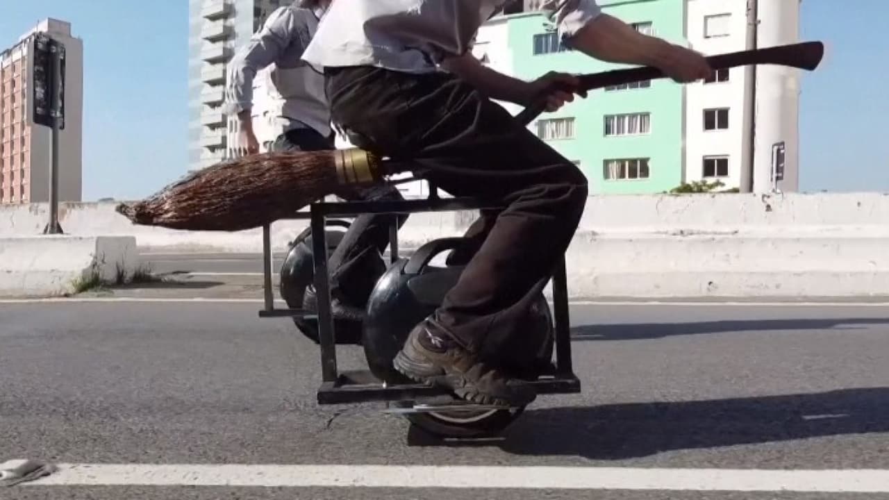 La "escoba voladora" inventada por dos brasileños para moverse como Harry Potter por la ciudad