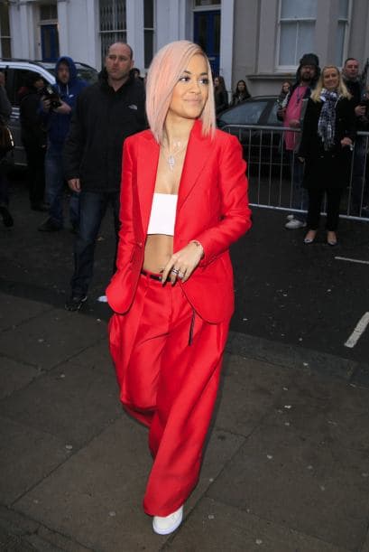 Desde un traje clásico hasta pantalones de vestir estilo ‘oversize’ combinados con un 'crop top'.