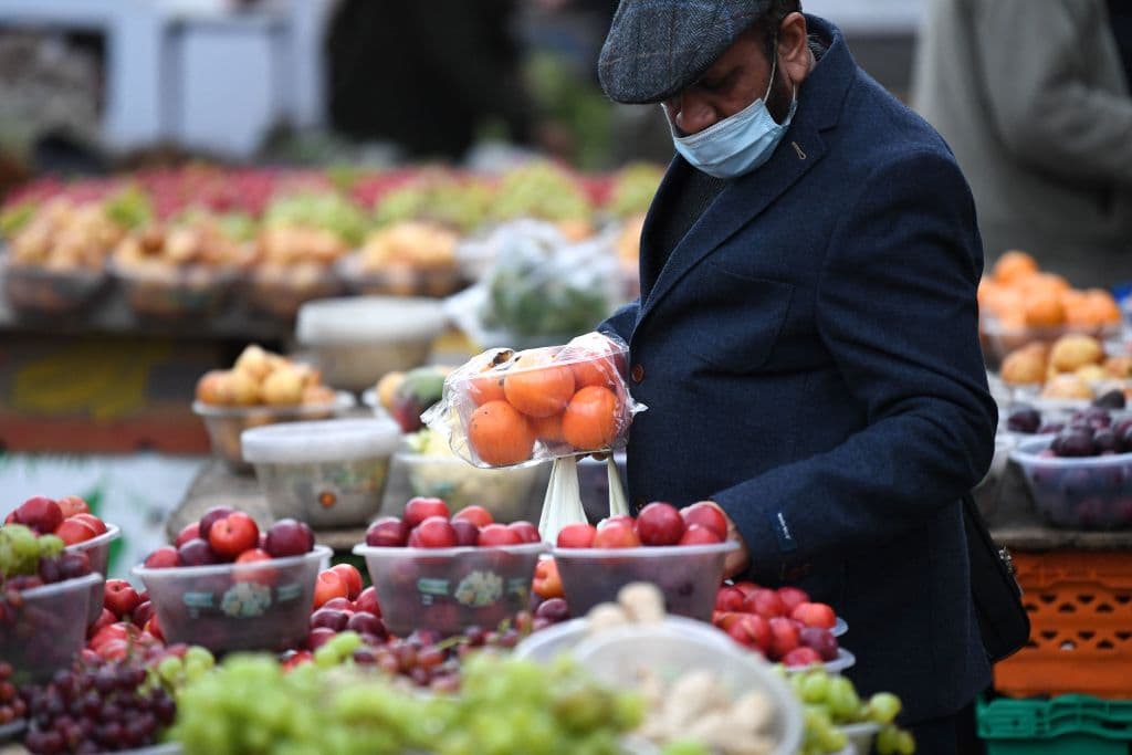 Gobernador Newsom propone que indocumentados mayores de 55 años puedan recibir beneficios de CalFresh