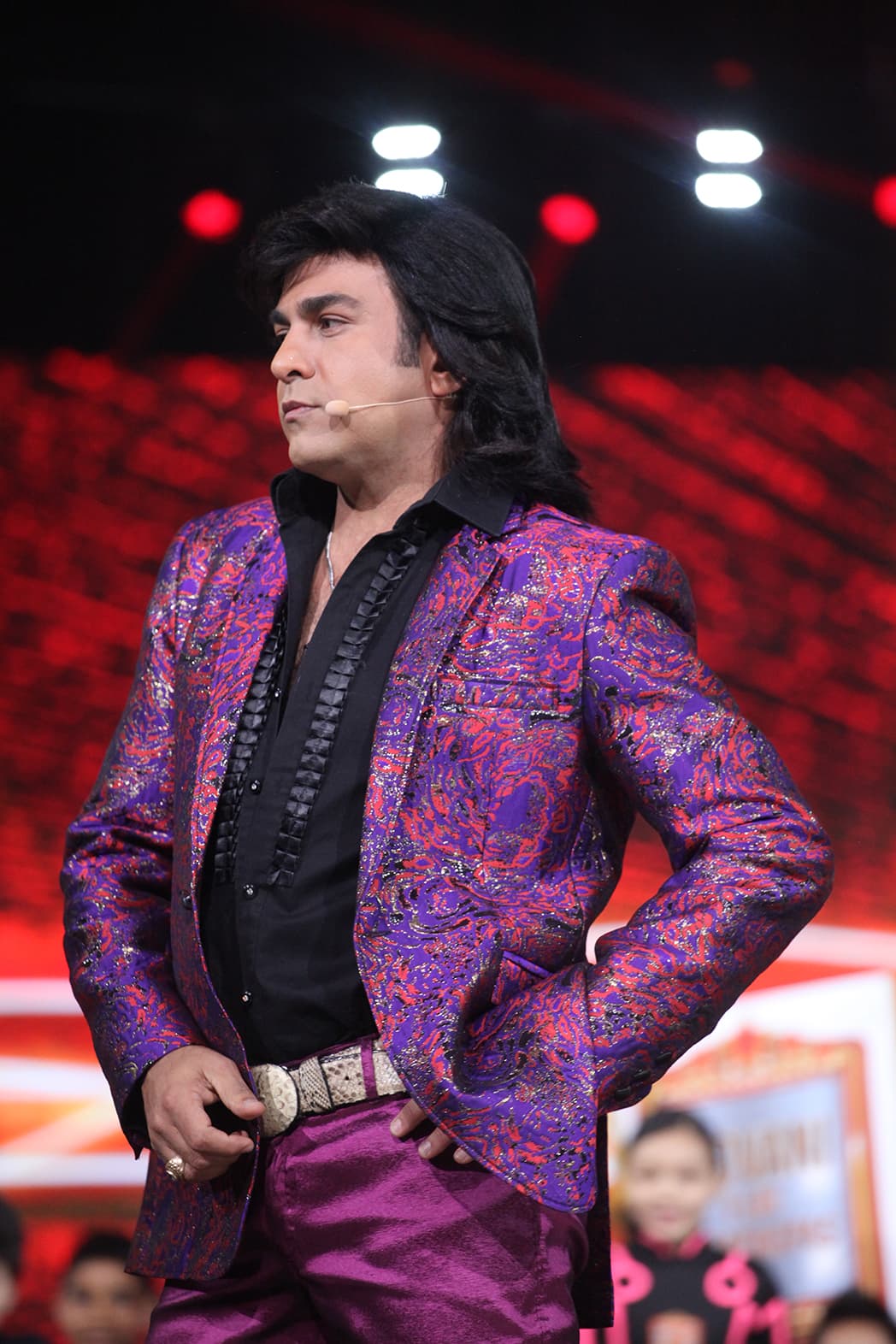 Tanto presentadora como jueces siempre nos sorprenden con los looks que usan cada domingo.