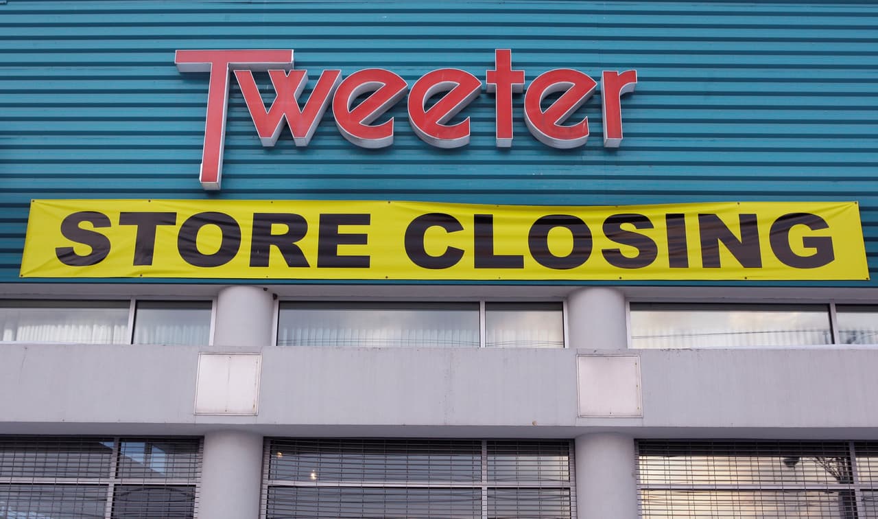 <b>Tweeter electronics</b> cerró todas sus tiendas en el 2009 después de una rápida decaída financiera durante la crisis del 2008.