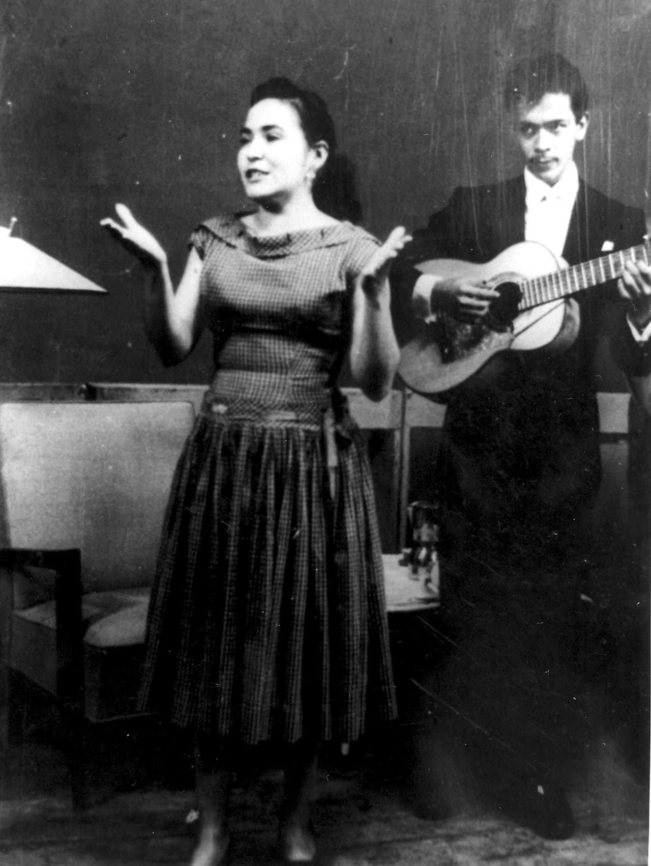 La vasta trayectoria artística de Carmen Salinas, de más de 50 años, comenzó en las radiodifusoras donde cantaba junto a su hermana cuando tenía 10 años.
<br>