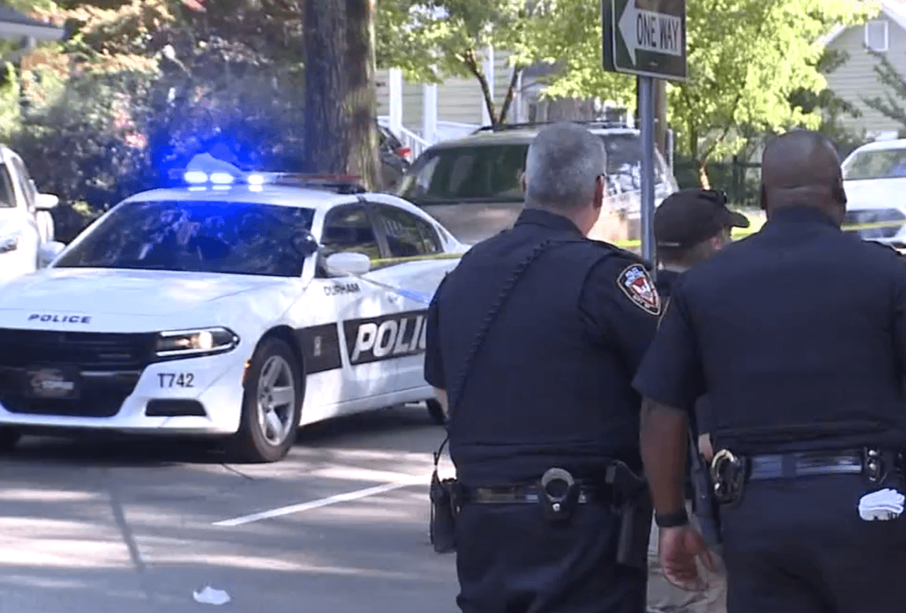 Encuentran a mujer tirada, con sangre y gritando del dolor en Durham