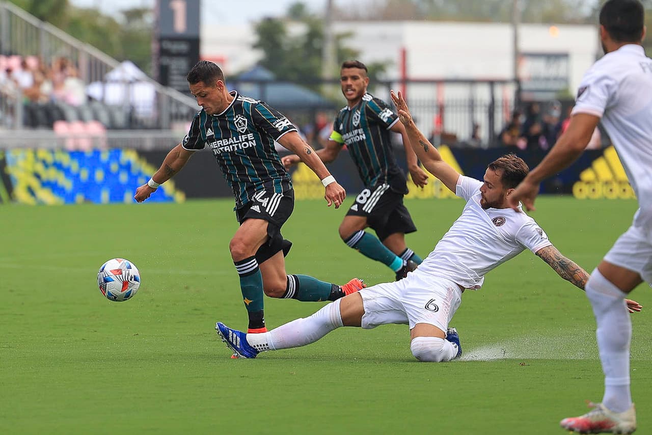 LA Galaxy consiguió una valiosa remontada con doblete de Chicharito para sumar sus primeros tres puntos de la Temporada 2021 de la MLS.