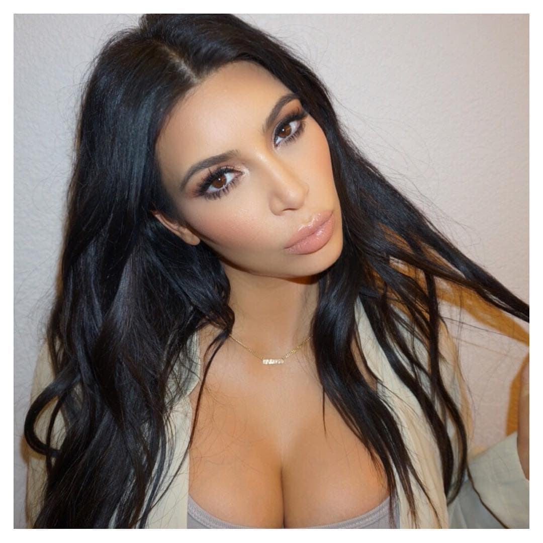 Así como la Kardashian, ahora luce ropa en tonos neutros.