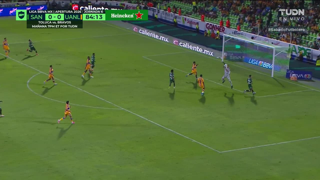¡Tarjeta Roja! Fernando Gorriarán recibe la segunda amarilla y se va del juego.