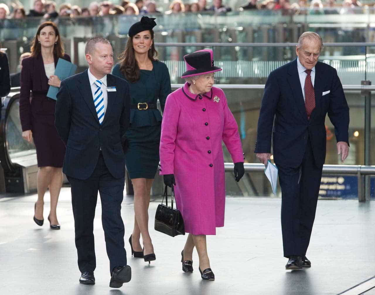 En aquella ocasión ambas parecían estar solas, sin embargo, el duque de Edimburgo, esposo de la reina, se les unió más tarde.