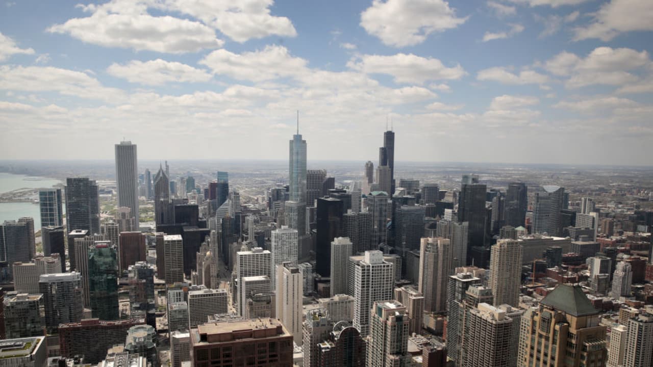 Martes templado con cielos mayormente nublados, neblina y posibilidad de lluvia en la tarde