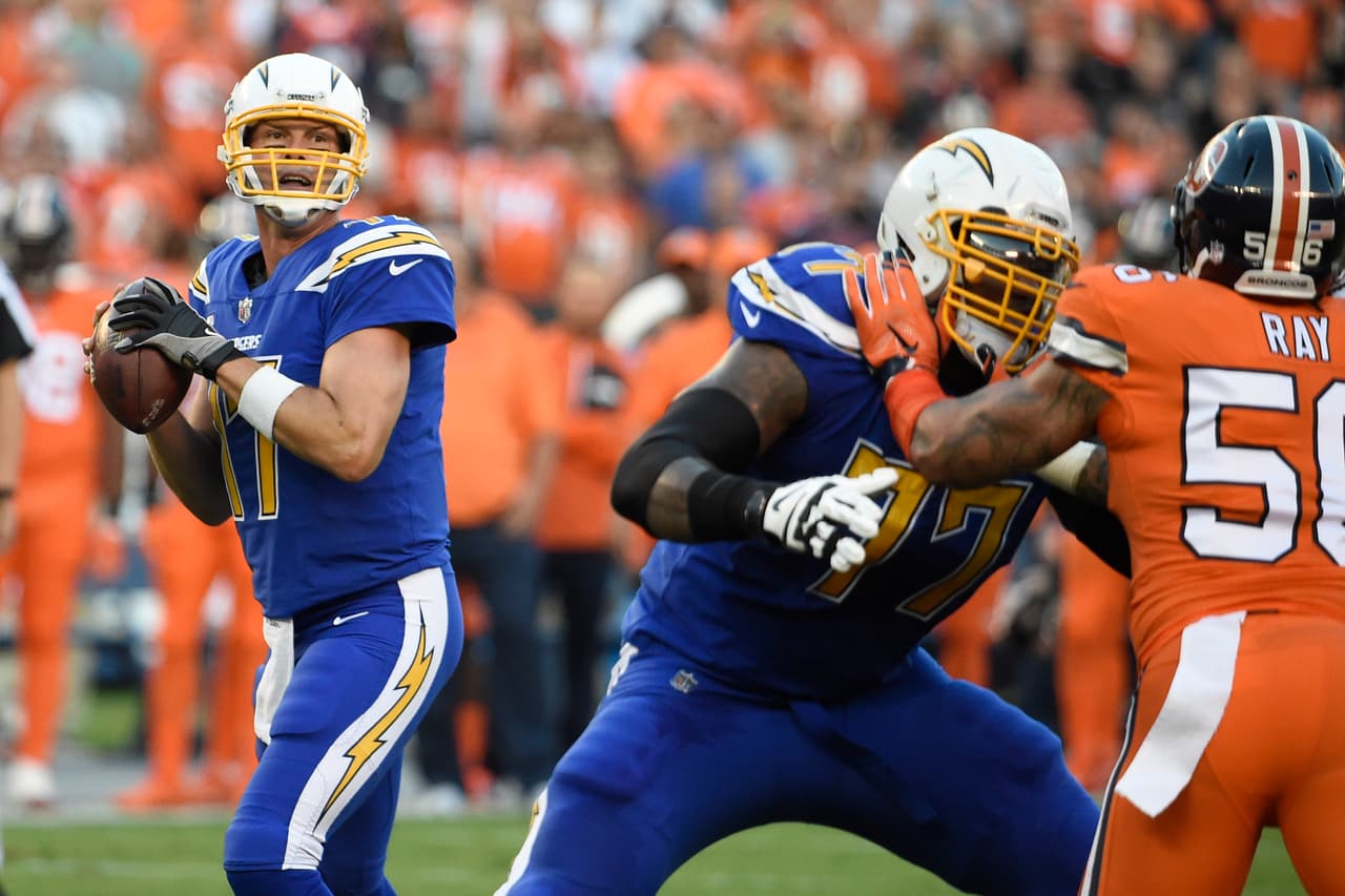 San Diego hizo lo justo para controlar a la ofensiva de Denver que no pudo contener los goles de campo de Josh Lambo y Philip Rivers y compañía lograron su segunda victoria en el Qualcomm Stadium.