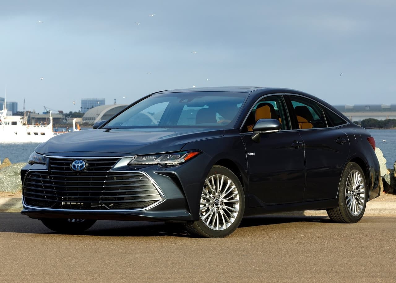 <h3 class="cms-H3-H3"><b>1er. lugar en el segmento de los carros grandes</b></h3>
<br>
<br>
<u>Toyota Avalon</u>
<br>
<br>Puntaje general de iSeeCars: 8.9
<ul>
 <li>Puntaje de confiabilidad: 9.8</li>
 <li>Puntaje de valor retenido: 6.9</li>
 <li>Puntaje de seguridad: 10</li>
</ul>
<br>Precio promedio para una unidad con 3 años de uso: $37,791
<br>