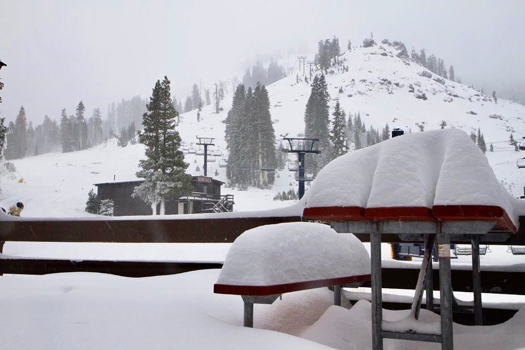 Vista norte de Lake Tahoe, condado de El Dorado.