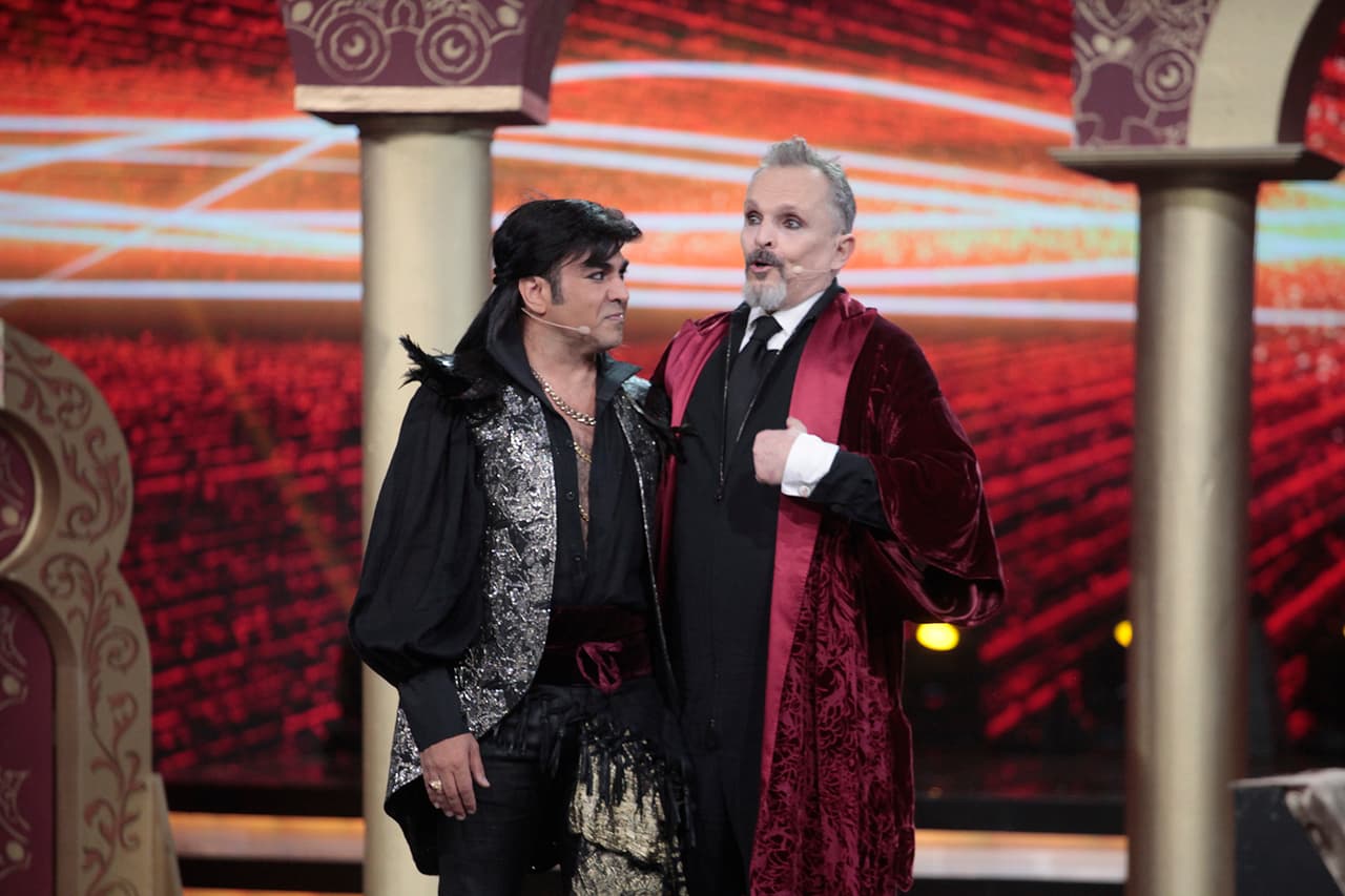 Visiblemente emocionado, Miguel Bosé señaló: “Este programa me está dejando sin repertorio, cada vez que alguien hace un número de una canción mía y la versiona automáticamente la tengo que sacar de mi futuro".