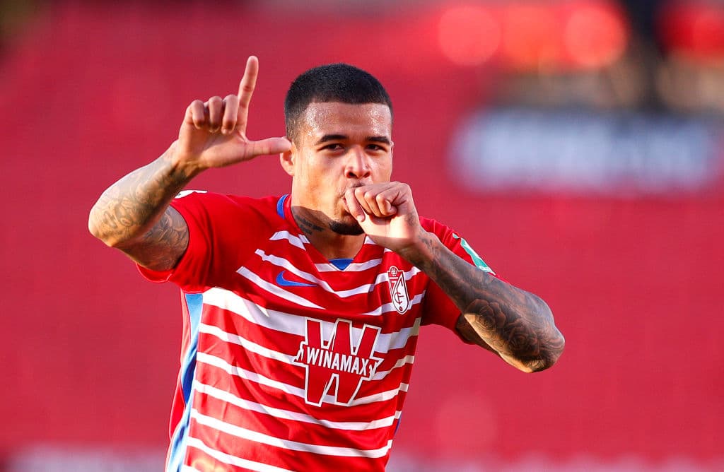 Valencia cayó ante Granada como visitante 2-1 en la jornada 16 de LaLiga. El juego tuvo tres expulsiones en menos de siete minutos. Los goles corrieron a cargo de Kenedy y Jorge Molina, mientras que para los 'ches' descontó Kevin Gameiro.