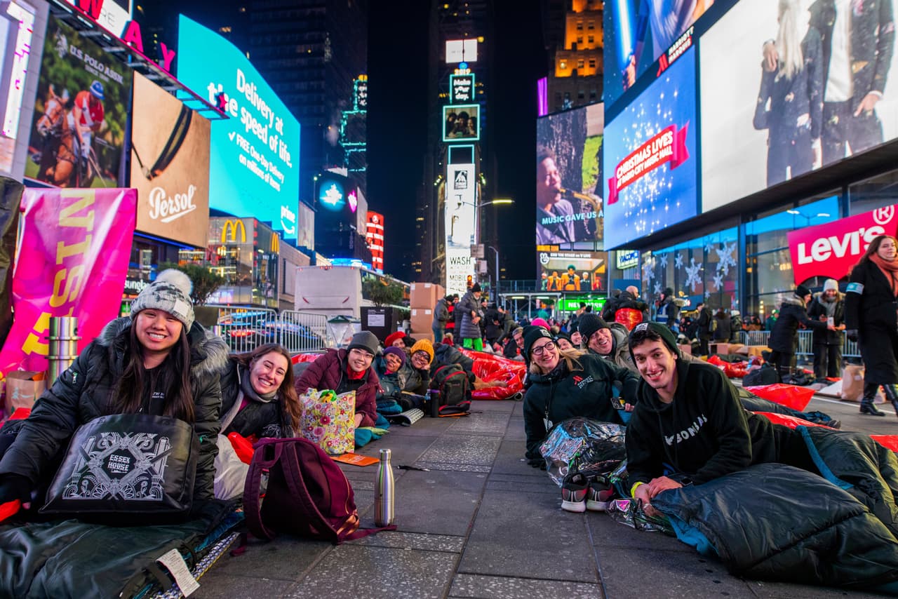 “Big Sleep Out” fue organizado por Josh Littlejohn, dueño de una cadena de tiendas de sándwiches escocesa y defensor de la provisión de empleos, refugio y vivienda para las personas necesitadas