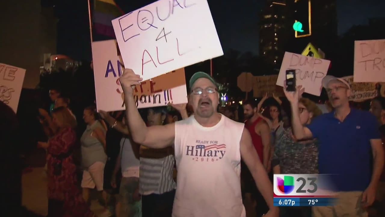 Trump reitera su promesa de reportar indocumentados y provoca protestas