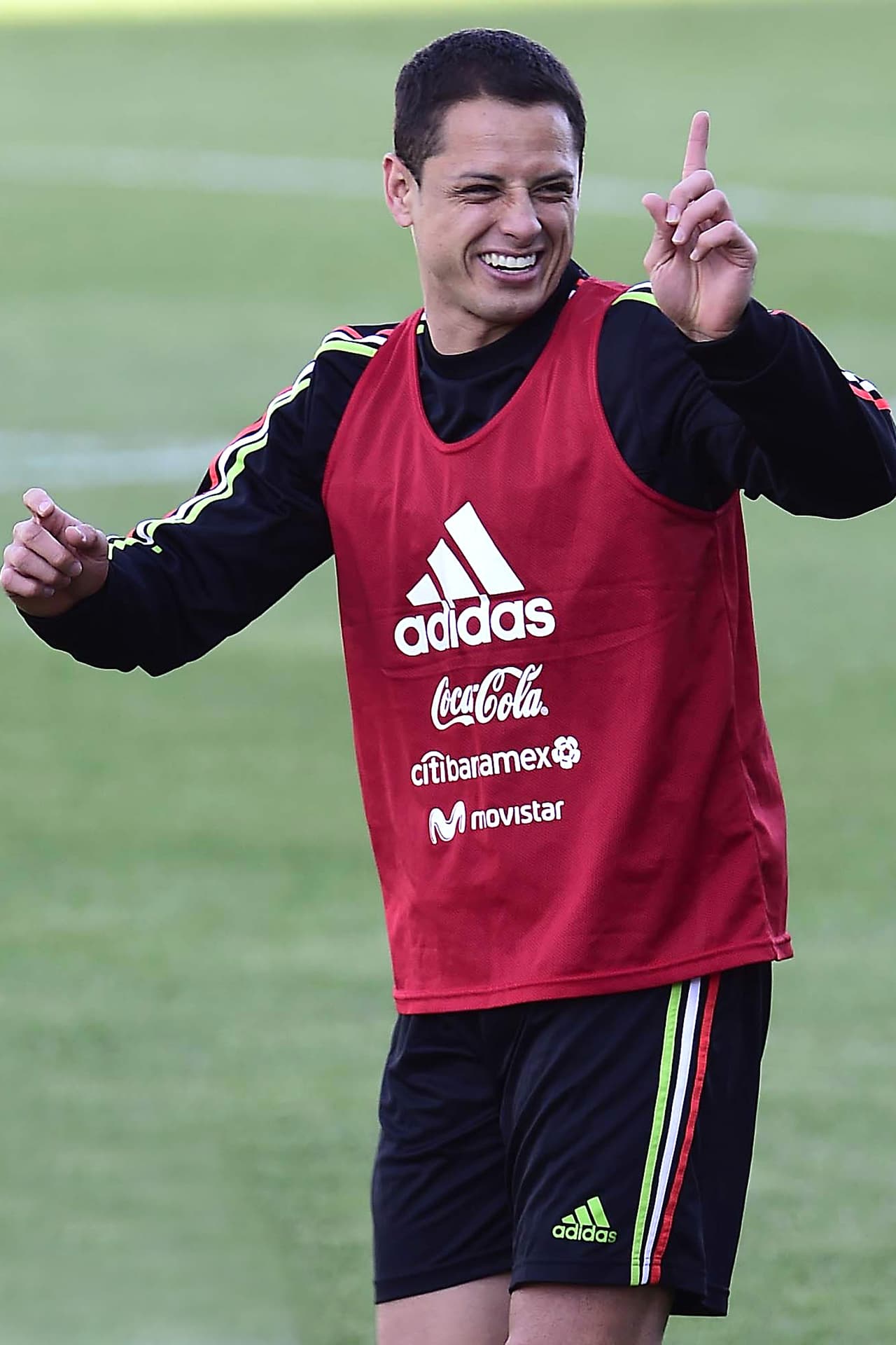 "Al estar a distancia eso que fue muy hermoso, concluyó de común acuerdo, lo hablamos y mejor decidimos terminar", afirmó 
<b>Sodi</b> en dicha entrevista. Mientras que '
<b>El Chicharito</b>' no emitió comentario sobre este breve romance.