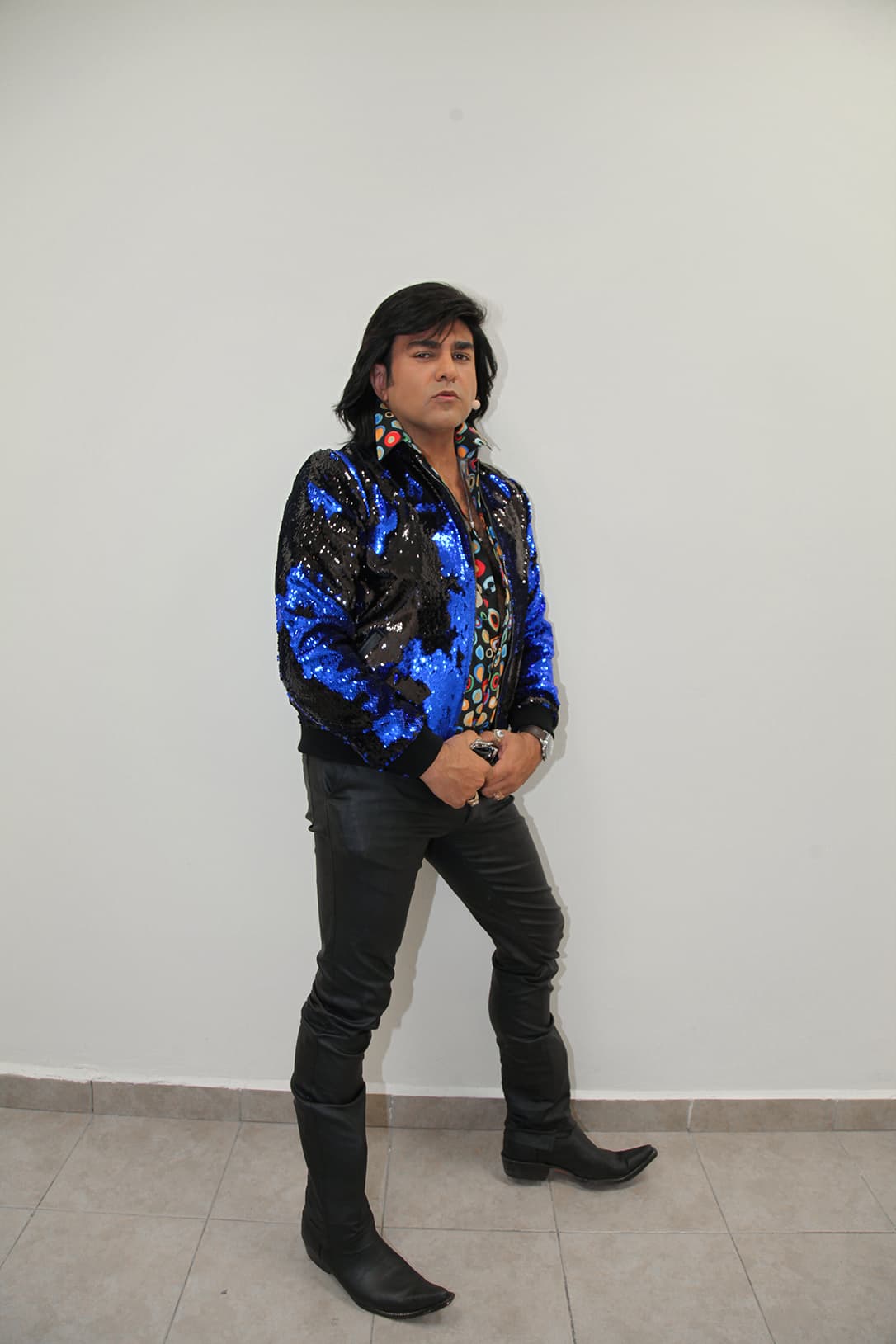 El primero en dar la crítica del número de baile fue Albertano, quien se mostró insatisfecho con la presentación.