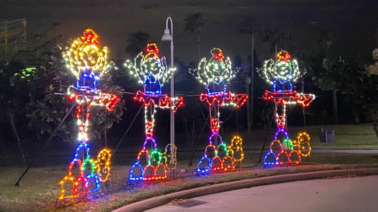Si buscas de cosas que hacer en esta temporada de fiestas que mejor que disfrutar de Holiday in the Gardens.