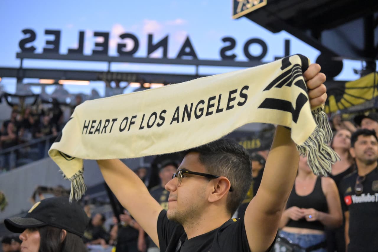 Todo pasión, todo por Los Ángeles (en el caso de los aficionados de LAFC).
<br>