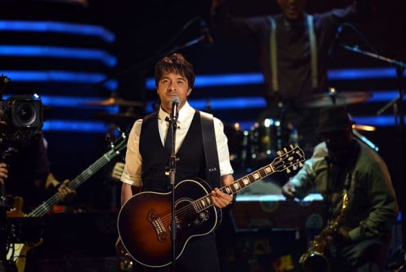 Su energía en el escenario es impresionante.