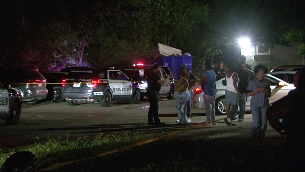 Hasta el momento se desconocen los motivos del tiroteo y las autoridades señalan que al parecer la familia conocía al sospechoso. Hasta el momento no se tiene más información.