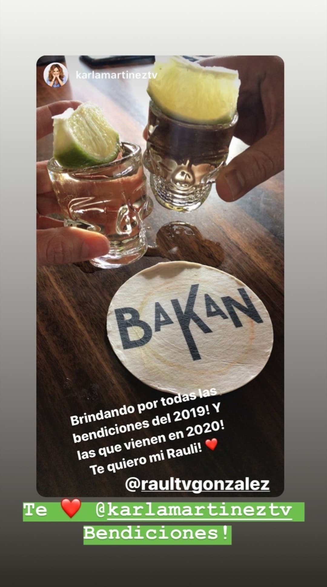 Raúl y Karla son muy buenos compañeros en el show, pero de vez en cuando se escapan para alimentar su amistad a un nivel más personal.