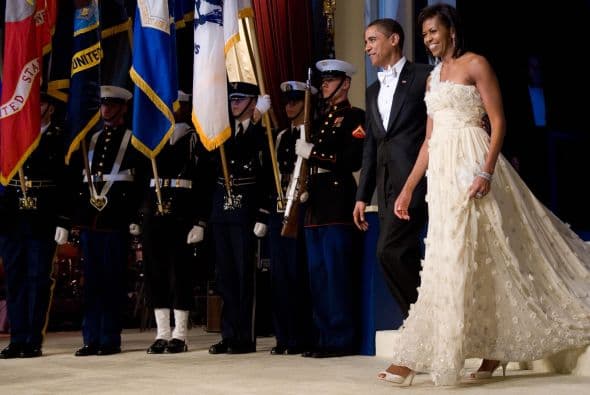 La primera dama siempre se ocupa de la salud, disciplina y éxito de sus hijas, antes que de la política, aunque en ambas tareas se saca un 10. Ha demostrado que además de ser una profesionista exitosa, madre dedicada y luchadora incansable, es una icono de moda y 'glamour'. Sin duda, ella es ejemplo y motivación para muchas madres que deben ser líderes, fuera y dentro de casa.