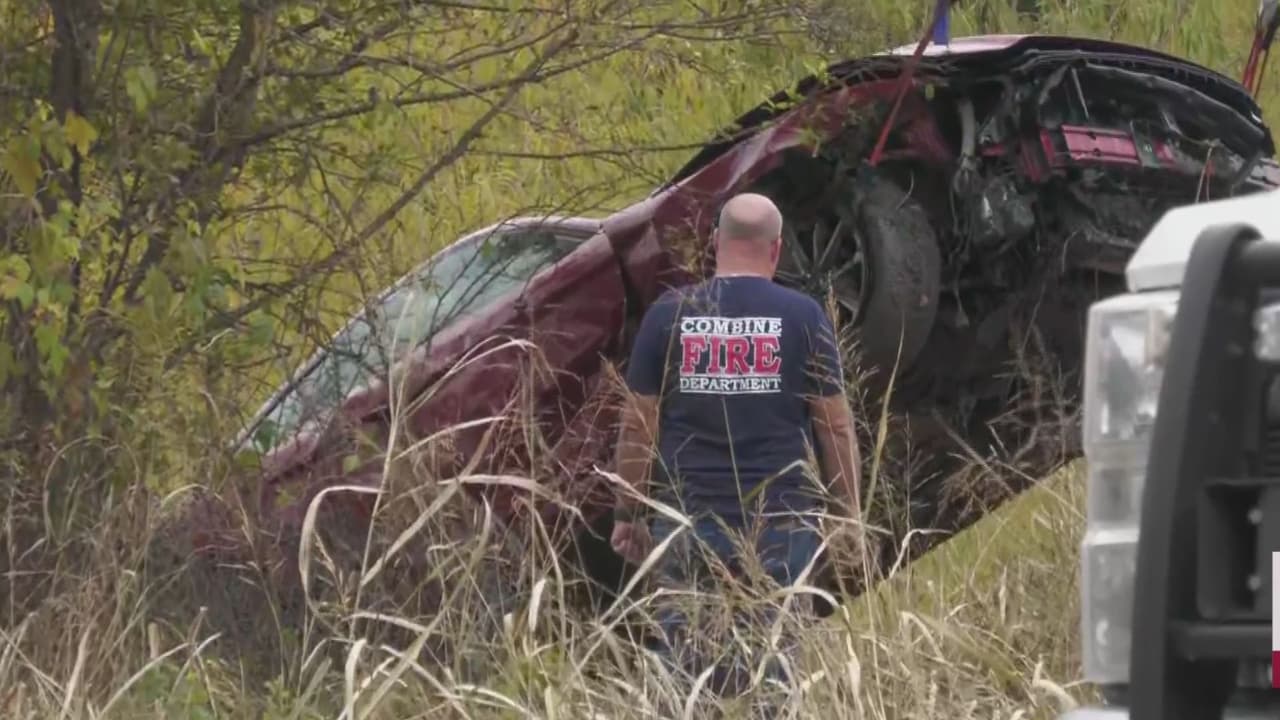Hallan un cuerpo dentro de un auto sumergido en un lago al sureste de Dallas 