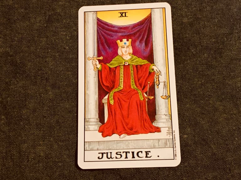 El significado de la carta de la Justicia del tarot | Horóscopos ...