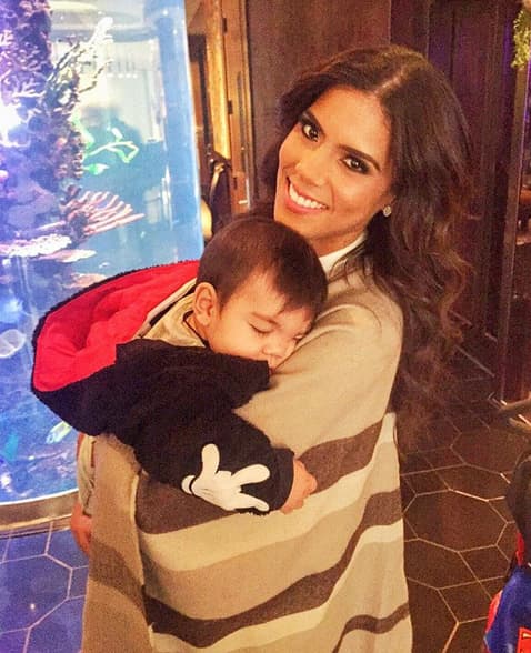 "Miren quien se quedó dormido en mi hombro!!! @matteomarrero @alejandraespinoza pechocho, qué Dios lo bendiga mucho", compartió Francisca. (Octubre 17, 2015)