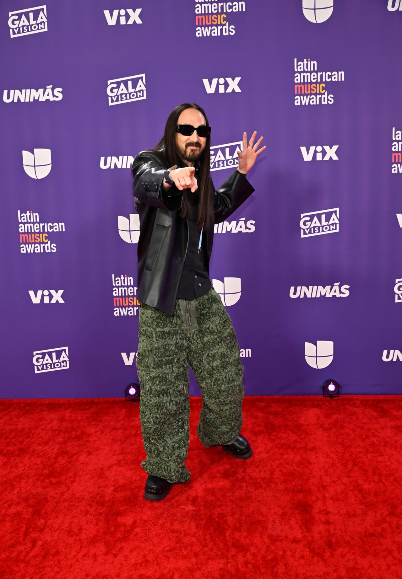 Así desfiló el Dj 
<b>Steve Aoki</b>.