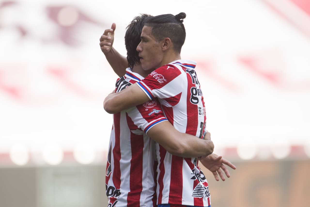 JJ Macías cobró la pena máxima y recuperó la ventaja en el marcador.