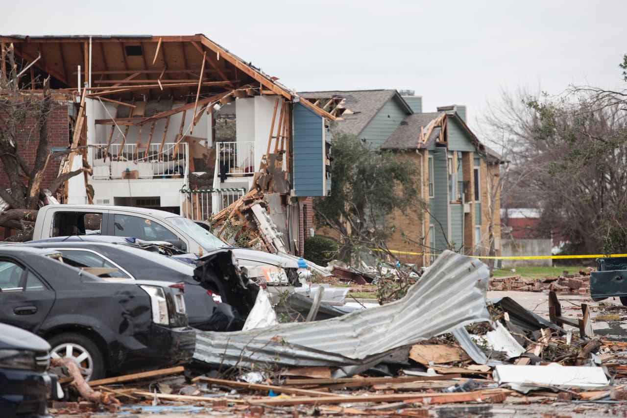 Una serie de tornados azotaron en diciembre de 2015 el área de Texas comprendida por los condados de Dallas, Ellis y Collin, y dejaron severos daños especialmente en las ciudades de Rowlett and Garland.