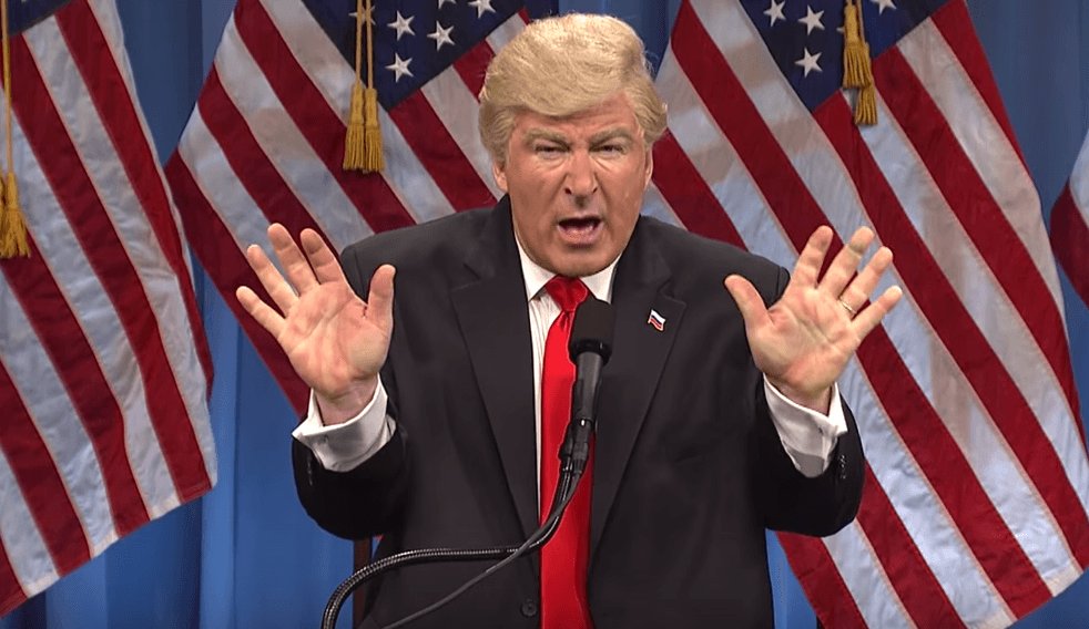 La imitación que realiza el actor Alec Baldwin del presidente Donald Trump en el programa 'SNL', no es bien recibida por el mandatario, quien asegura que ni gracioso es.