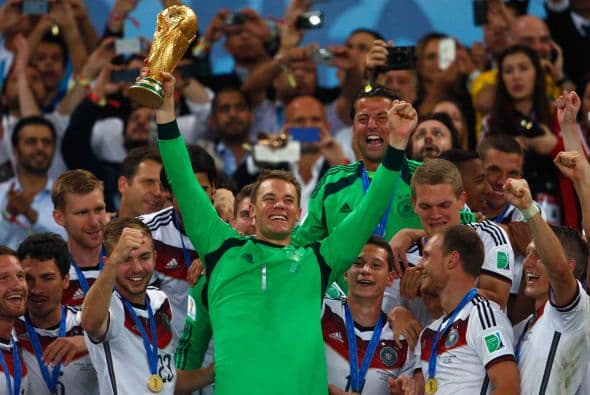 El arquero alemán, parte del equipo campeón del Mundo en Brasil 2014, fue elegido el jugador alemán del año.