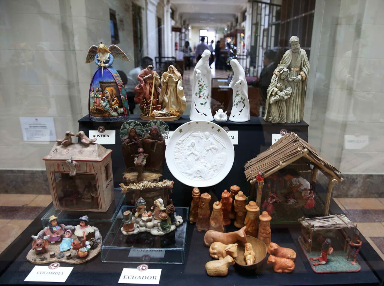 En Lima (Perú) se puede ver expuesta hasta el 15 de enero la colección de nacimientos del coleccionista Javier Luna.
