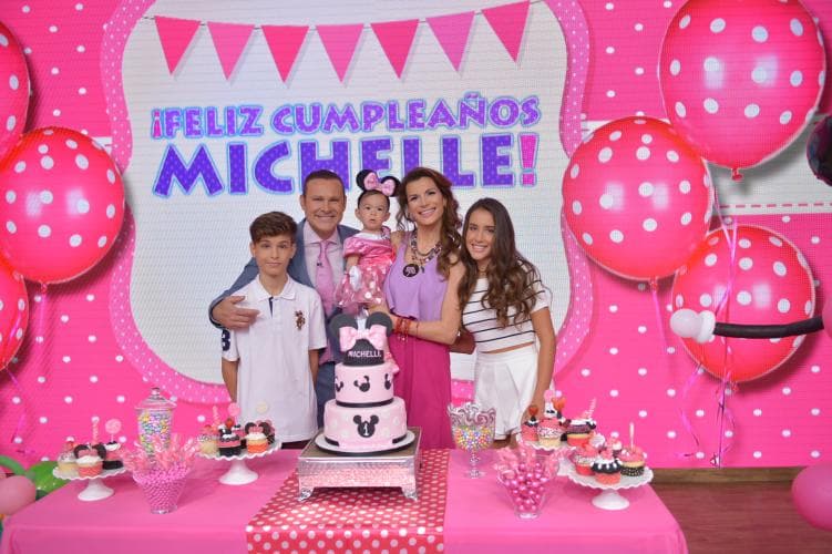 Han pasado cinco años de esta bella celebración en la casita de Despierta América. Mira lo pequeños que lucen Michelle, Alex y Hannah, tres de los cinco hijos de Alan Tacher.