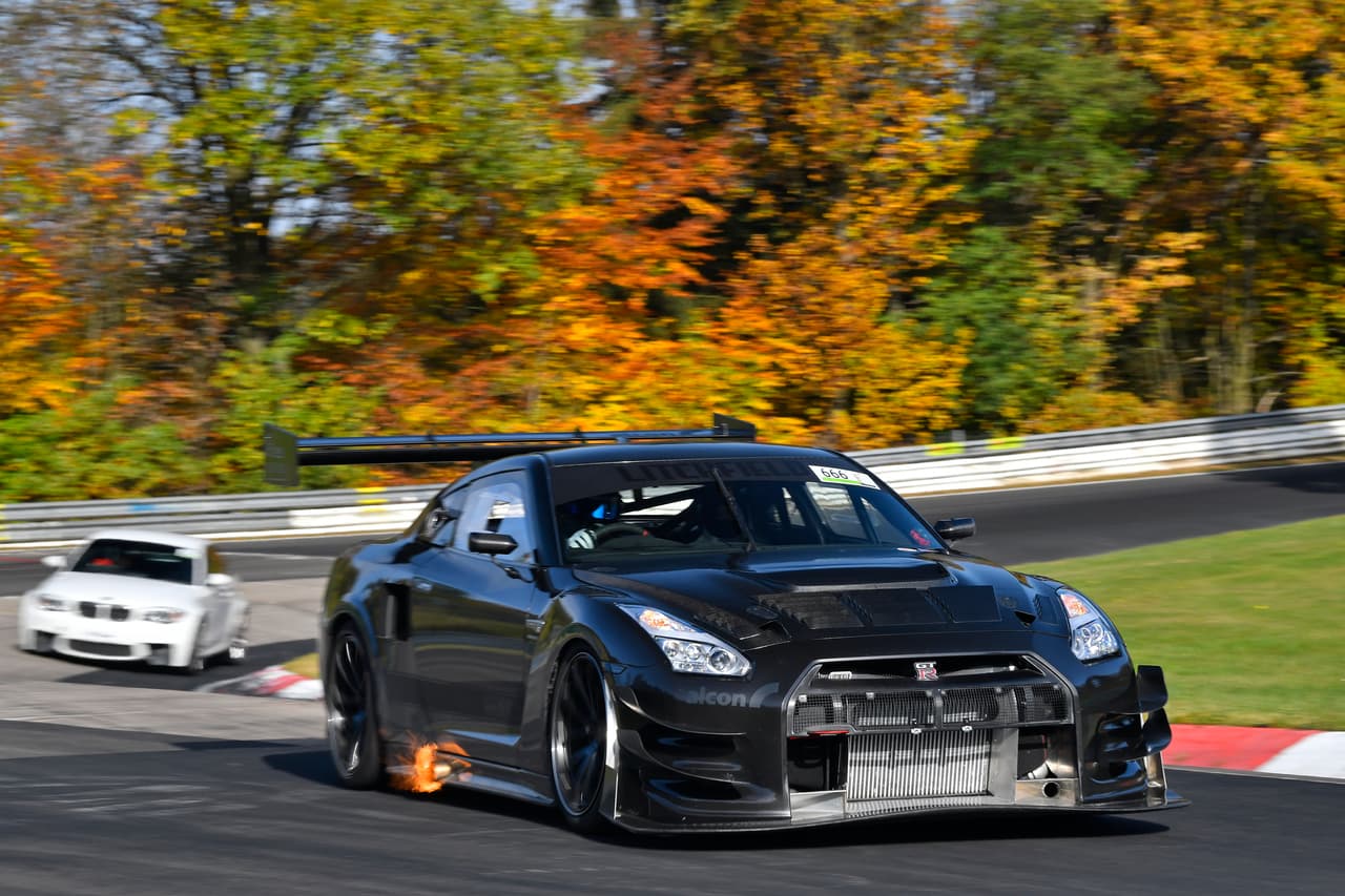 Como resultado, este GT-R es 350 kg más liviano y significativamente más poderoso que la versión de serie.