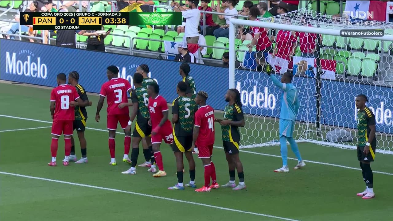 ¡GOL!  anota para Panamá. Ismael Díaz