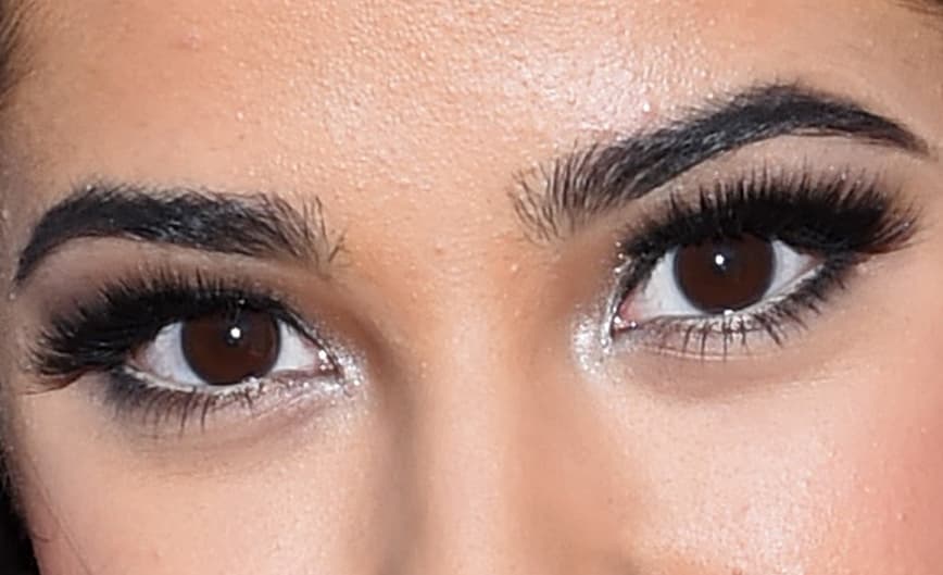 Estos bellos ojos negros tienen un encanto especial, ¿ya sabes de quién se trata?