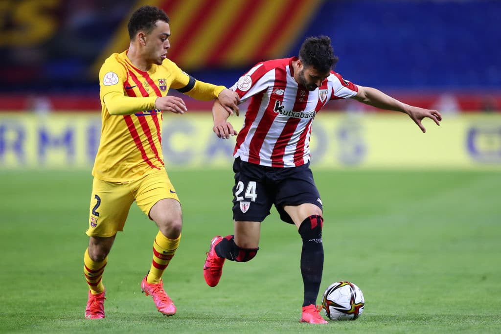 El doblete de Lionel Messi y los goles de Antoine Griezmann y Frenkie de Jong hacen que el Barcelona pase por encima del Athletic de Bilbao 4-0 y conisguen su primer título de la temporada.