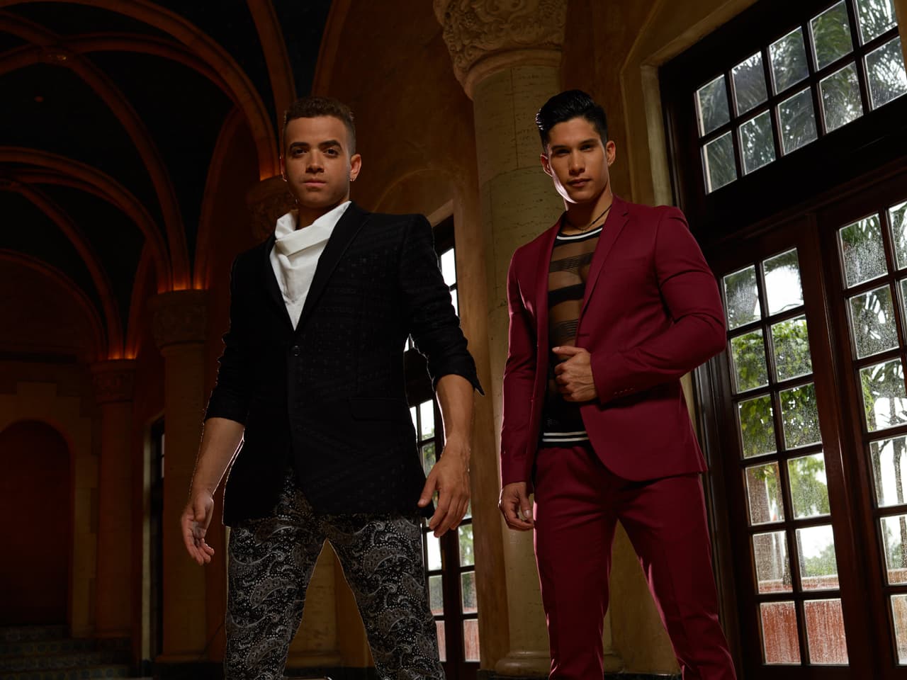 <span class="cms-h3-H3"><b>Chino y Nacho.</b></span> 
<b><h3 class="cms-h3-H3">Nominaciones: 3</h3> ¿A qué están nominados?:</b> Artista Del Año Tropical, Video Del Año y Canción Del Año Tropical por "Andas En Mi Cabeza".