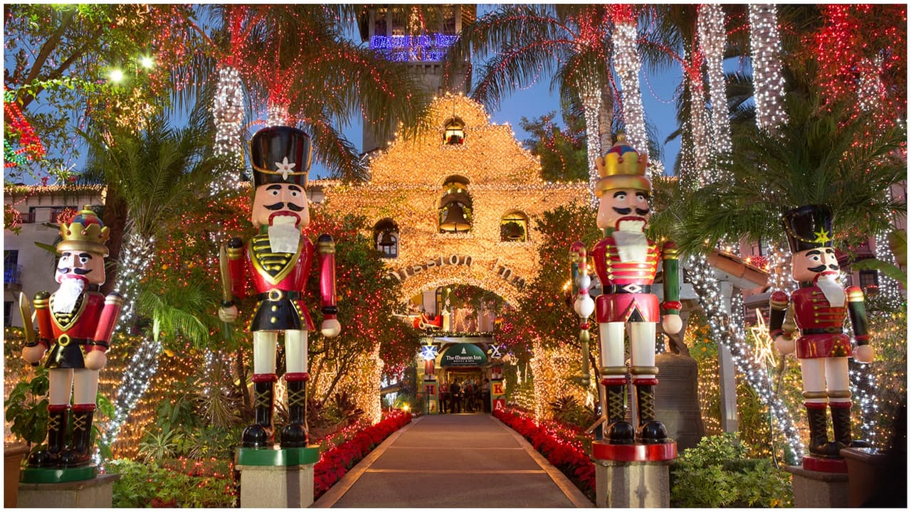 <b>Mission Inn:</b>
<br>Se ubica en el centro de Riverside, es enorme y hermoso. Gracias a la temporada de fin de año, este histórico hotel se muestra con un
<i>'plus'</i> para lucir aún más bello; se encuentra adornado con millones de luces parpadeantes.
<br>Pueden verse espectáculos de figuras animadas, carruajes jalados por caballos y una diversidad de actividades para entretenerse y lo mejor, es totalmente gratis.
<br>
<b>Cuándo:</b> Durante estas épocas festivas.
<br>
<b>Dónde:</b> 3649 Mission Inn Avenue, Riverside, CA 92501.
<br>
<b>Precio:</b> Gratis