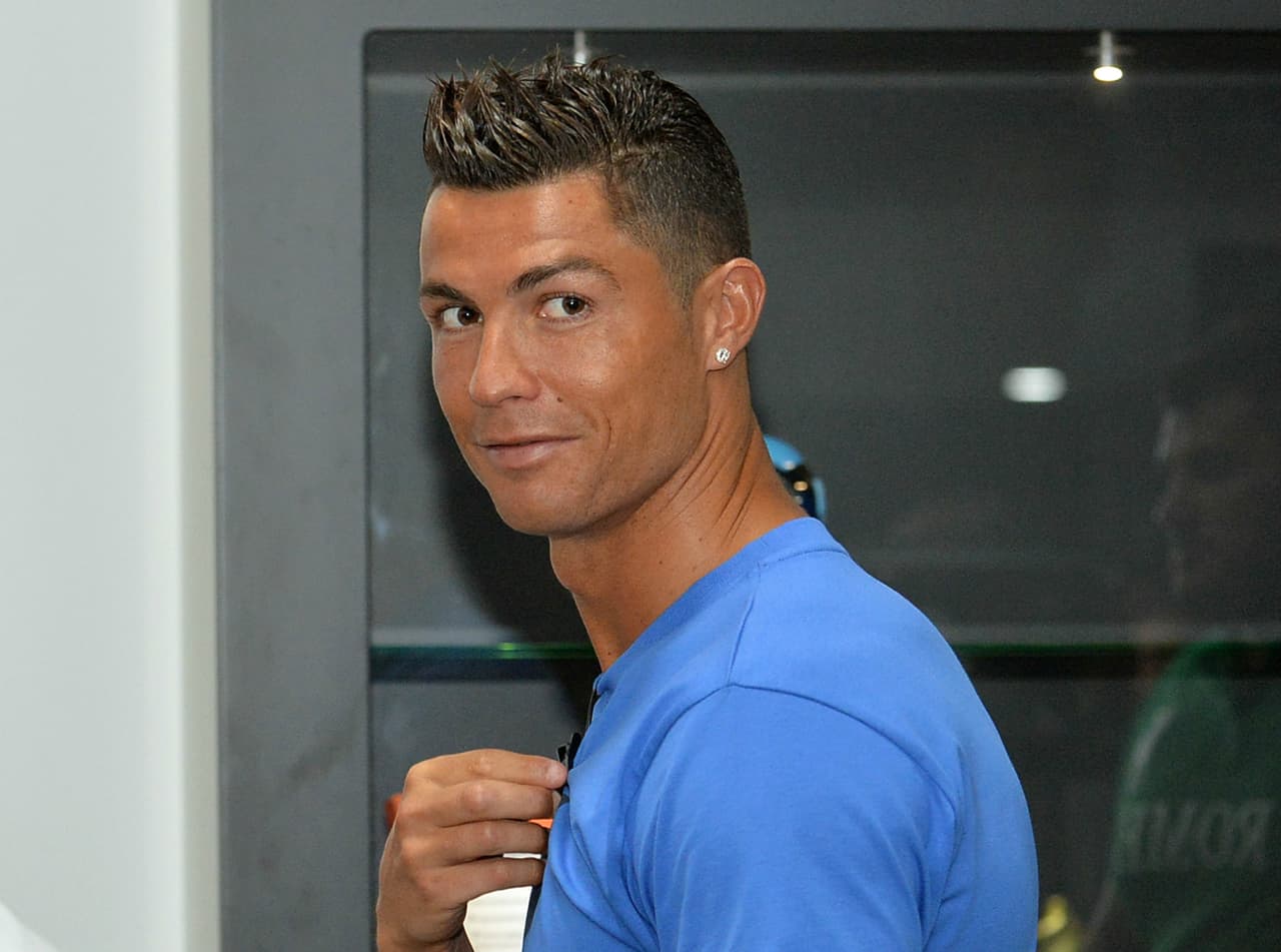 Se especuló que la actriz estaba de romance con el futbolista porque circuló una fotografía en redes sociales donde se ve les ve muy cercanos en una fiesta.